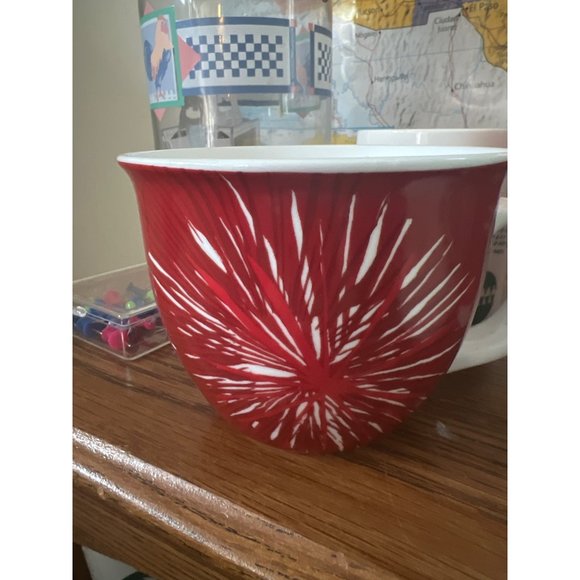 Starbucks Coffee Tea Holiday Cup Mug Red with White Burst/Flower 14 oz., Retired - Picture 1 of 3